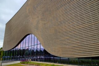 The Facade Wave
.
.
.
.
.
#UrbanLandscape #ArchitecturalBeauty #CreativeFacade #DesignInspiration #ArchitectureOfTheDay #ArchDaily #FineArtArchitecture #ArchitecturalPhotography #AbstractArchitecture #LinesAndCurves #GeometryInArchitecture #ArchitecturalInspiration #ModernDesign #BuildingArt #ContemporaryArchitecture #ArchitectureLovers #ArchitecturalDesign #moderarchitecture #facade #zps #zonerstudio #leba #lebapoland #polandtravel #visitpoland #discoverpoland #balticsea #travelpoland