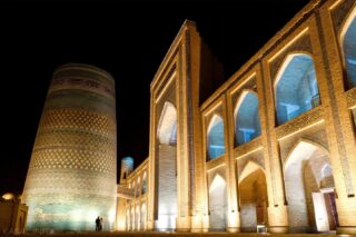Lovers Under the Tower
.
.
While the city keeps watch,
lovers whisper in the silence of light.
.
.
#NightArchitecture #TimelessLight #SilkRoad