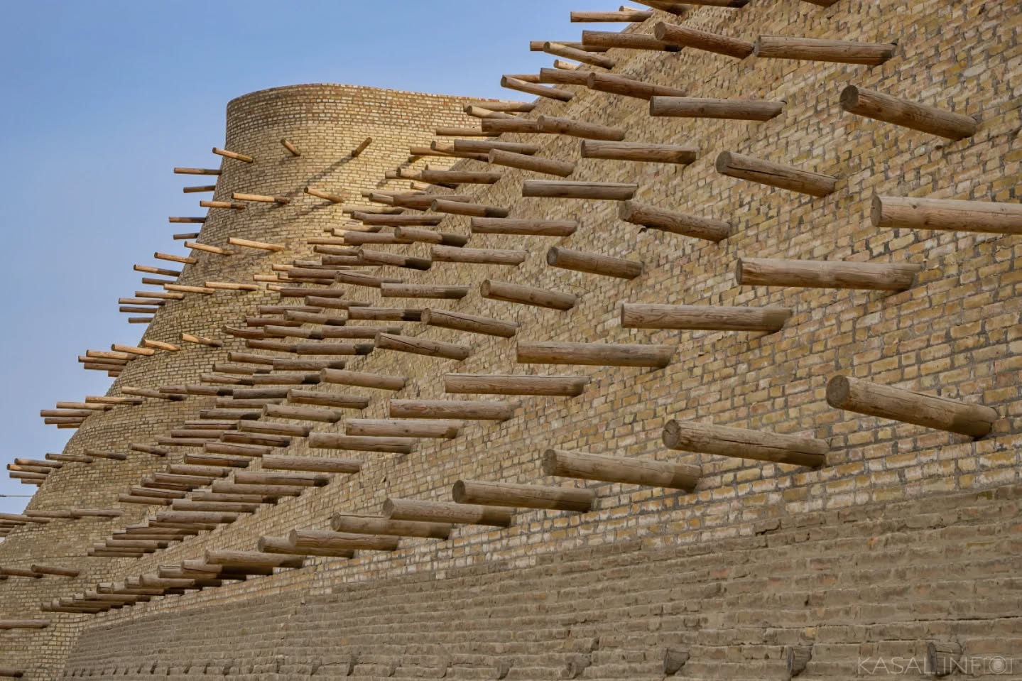 Wooden Spines of Bukhara⁠
.⁠
.⁠
Rows of timber beams emerge from the ancient walls of Bukhara, revealing traditional construction techniques that have endured for centuries.⁠
.⁠
.⁠
#SilkRoad #Bukhara #TheArk